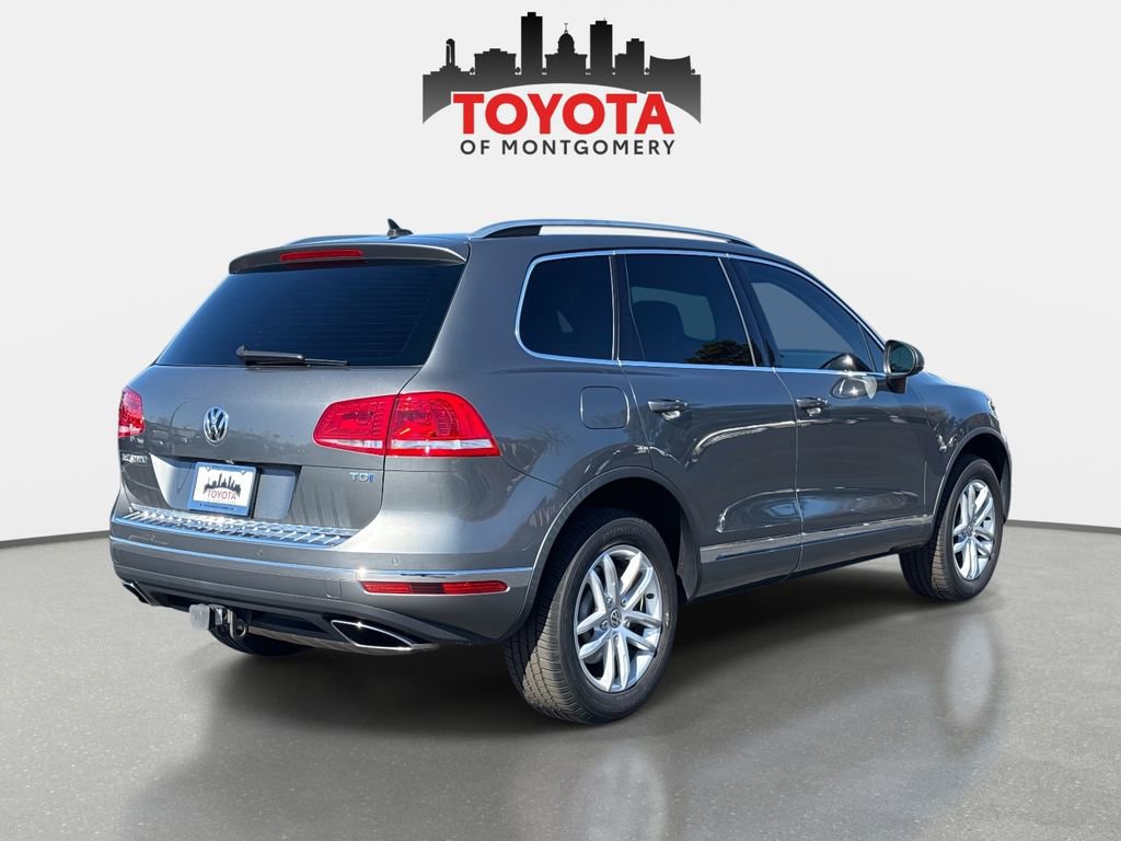 Used 2016 Volkswagen Touareg Sport image 3