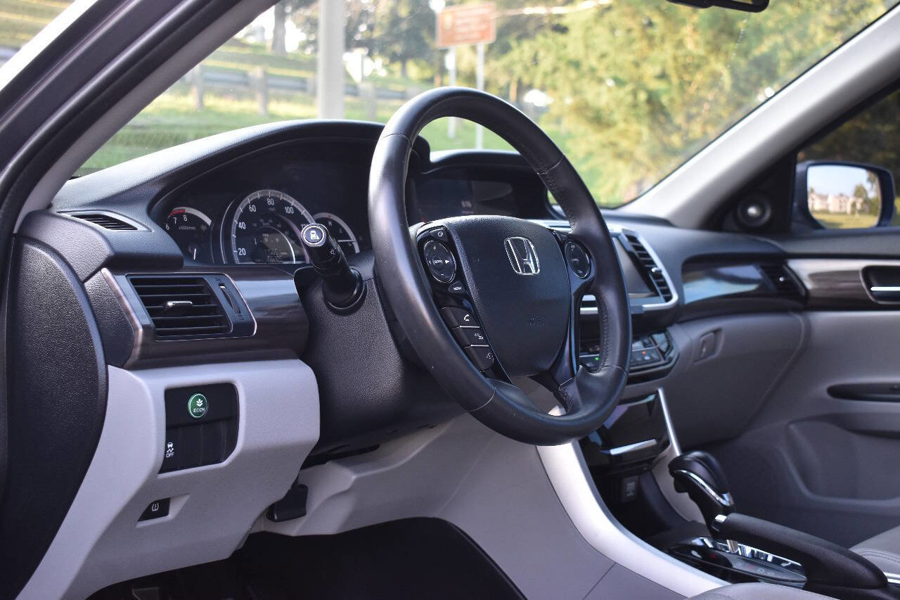 Used 2017 Honda Accord EX-L image 18