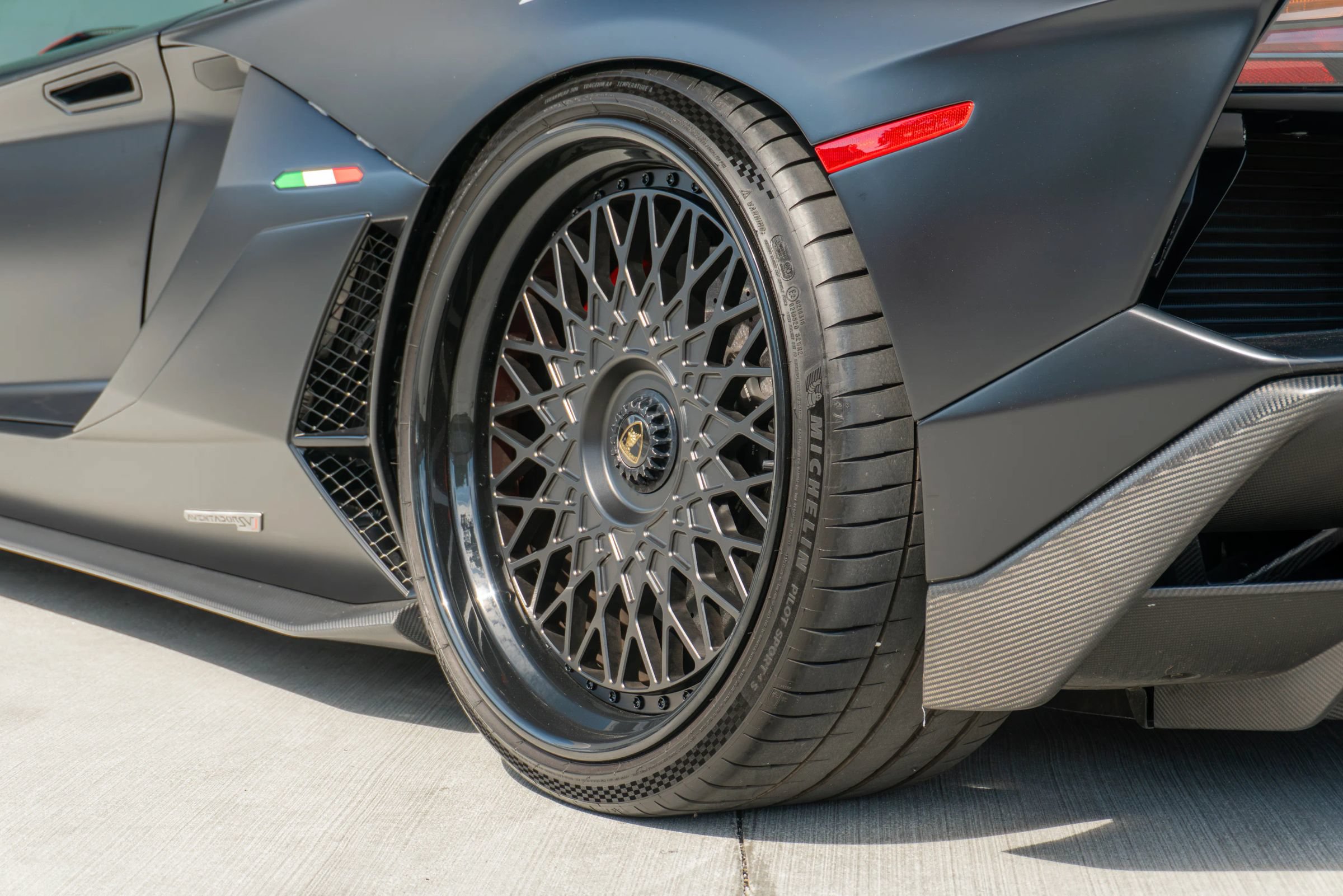 Used 2020 Lamborghini Aventador SVJ AWD/4WD image 54