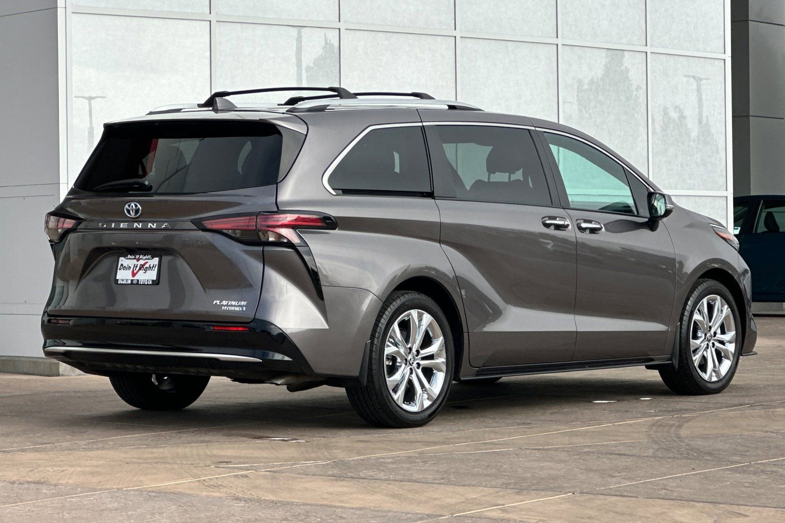 Certified 2024 Toyota Sienna Platinum image 4