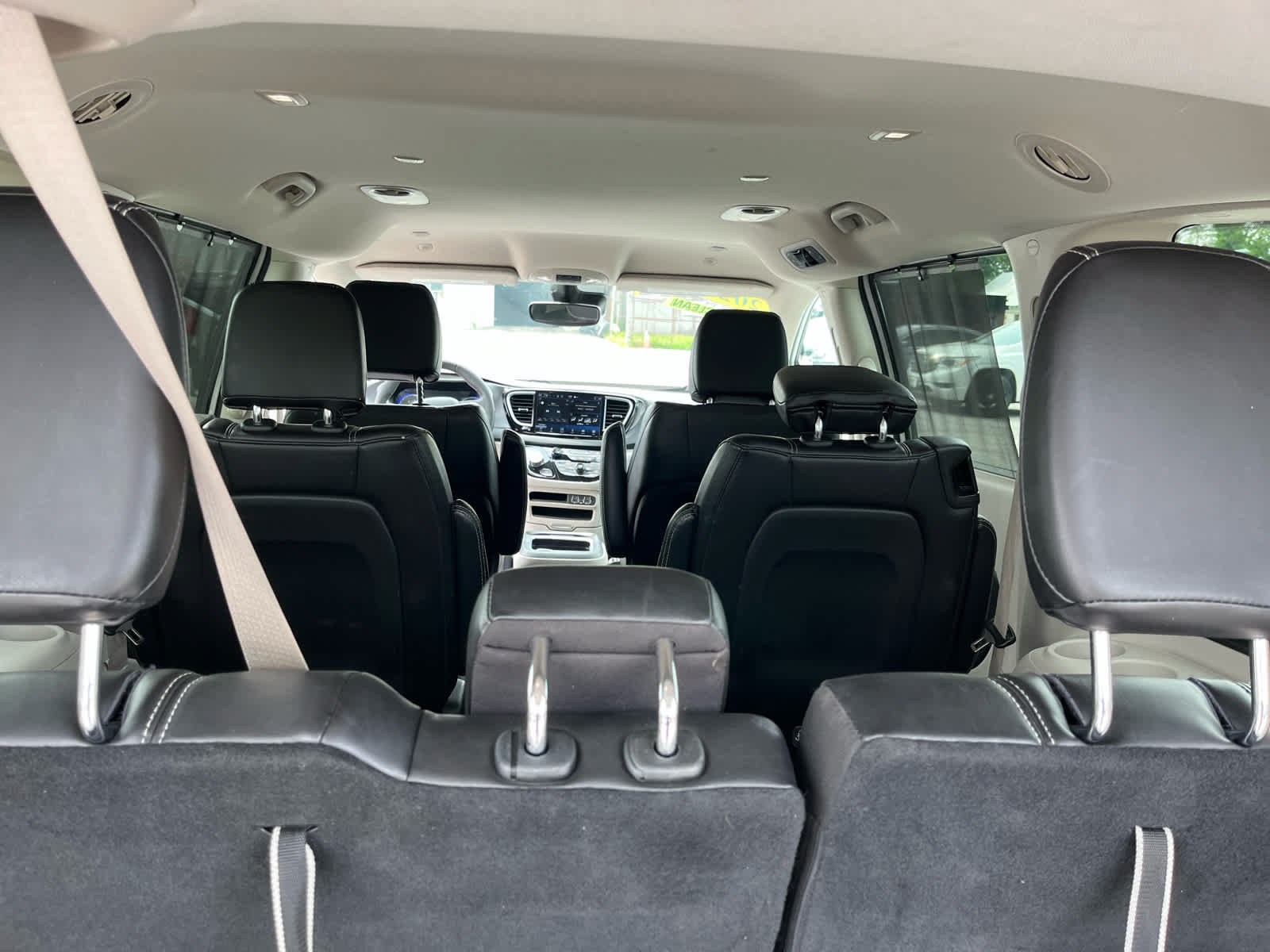 Used 2023 Chrysler Pacifica Touring-L FWD image 28