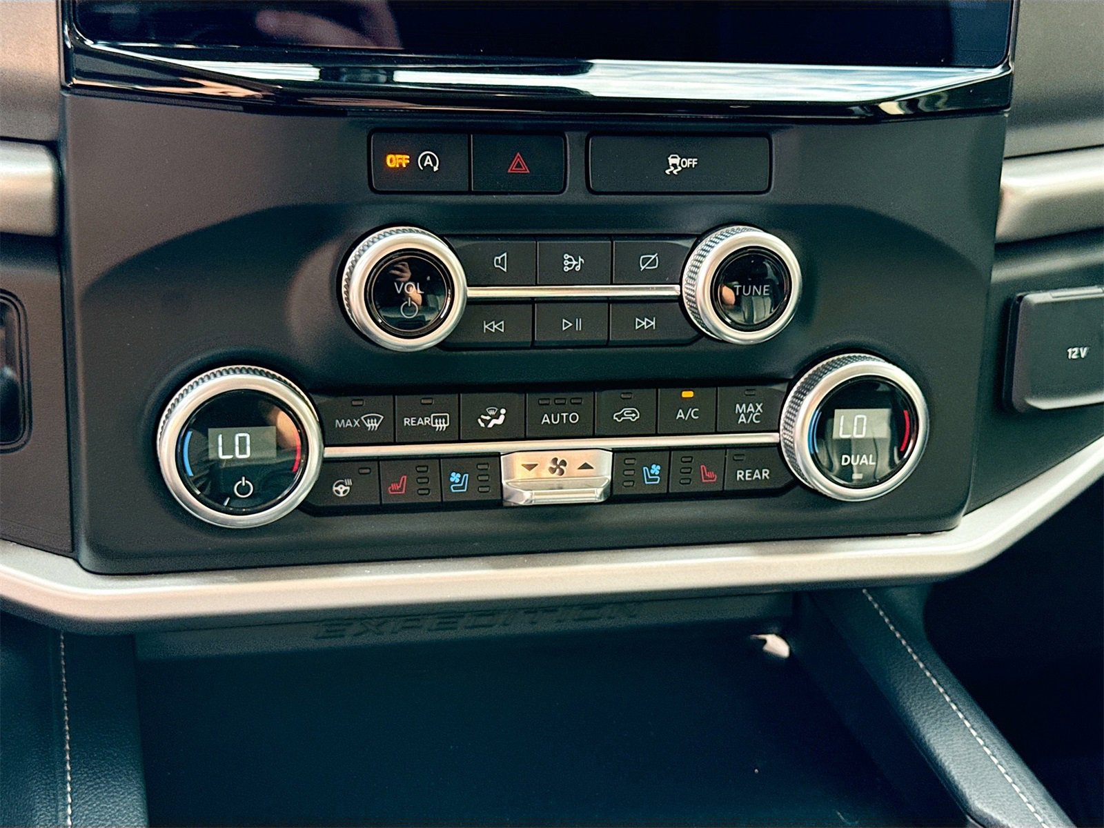 Used 2024 Ford Expedition XLT image 16