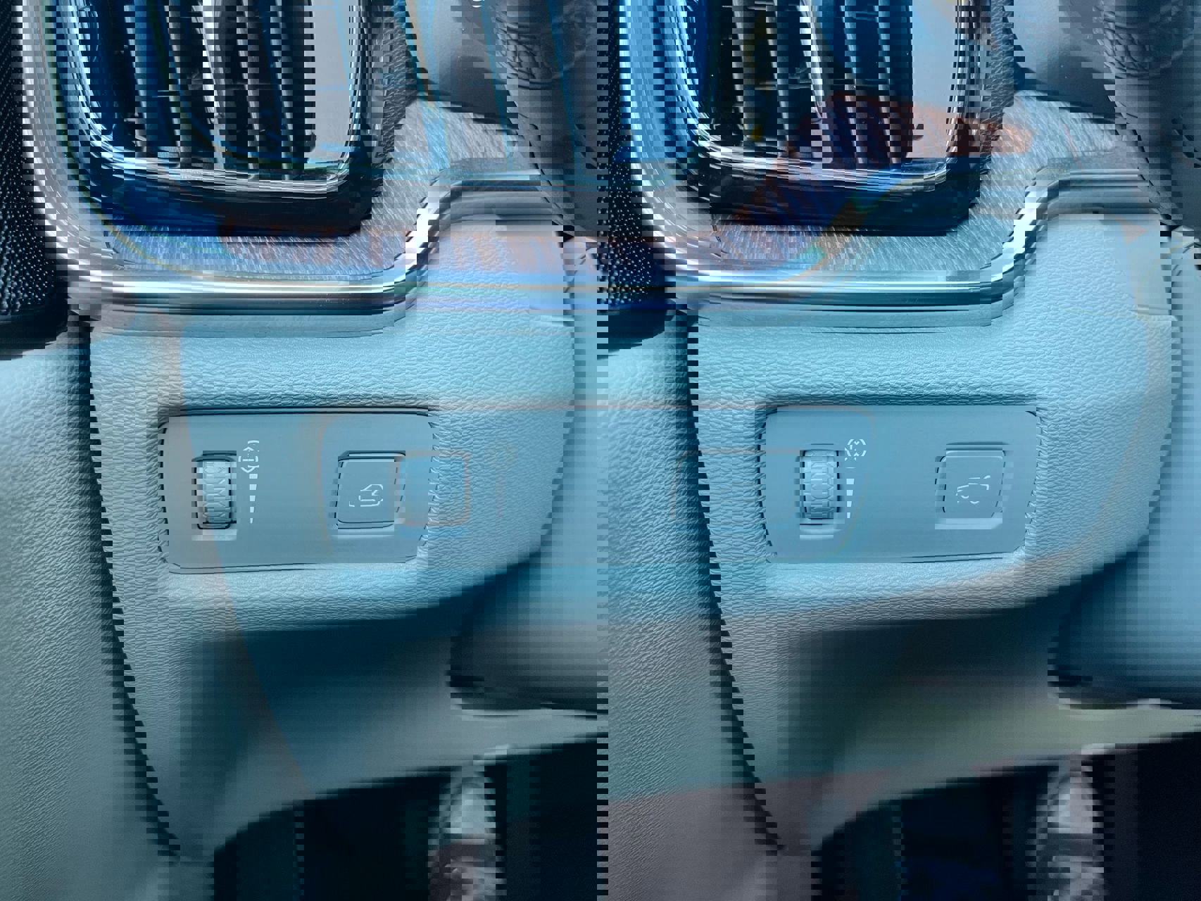 Used 2020 Volvo S60 T5 Momentum w/ Protection Package image 28