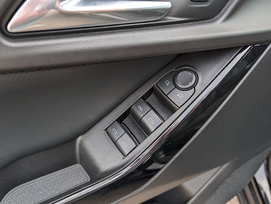 Used 2025 Chevrolet Equinox LT image 19