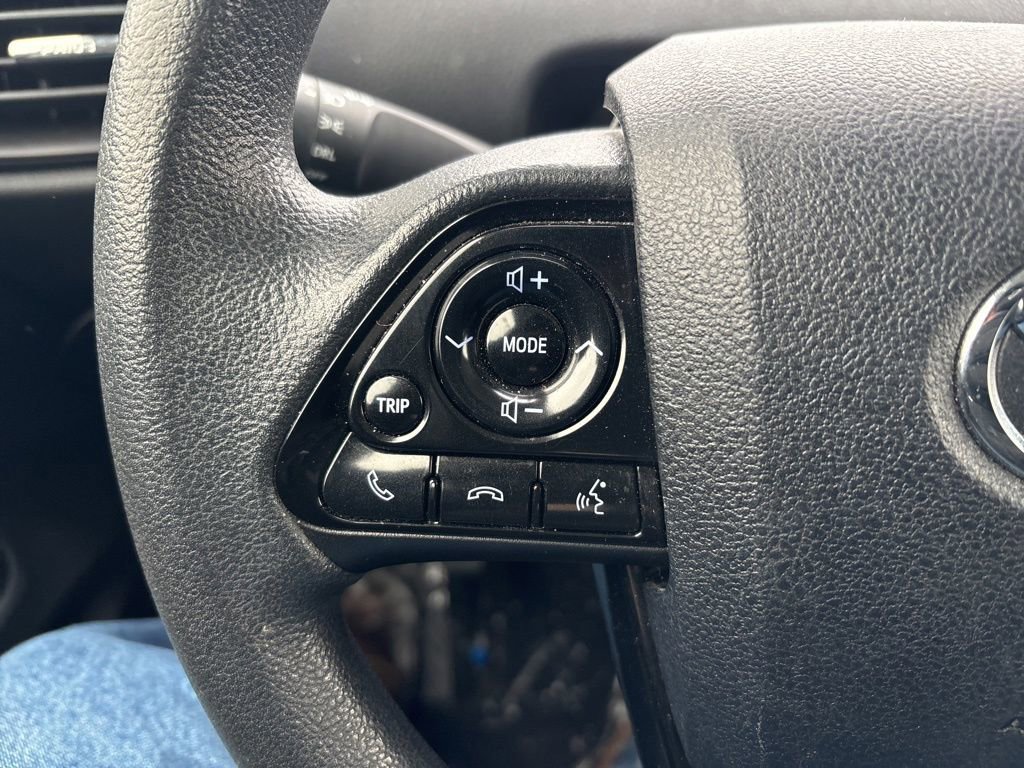 Used 2021 Toyota Prius LE image 20