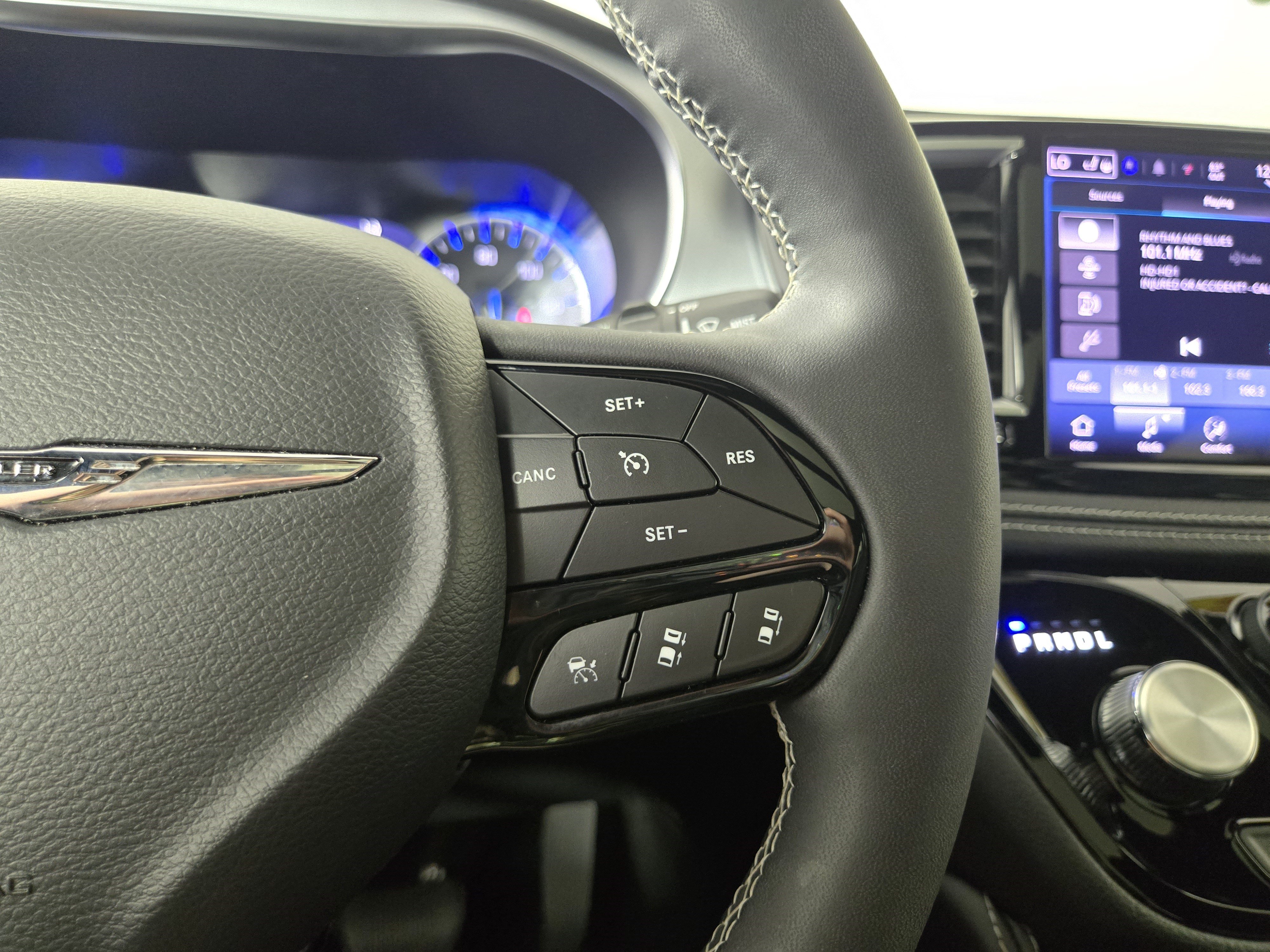 Used 2025 Chrysler Pacifica Limited FWD image 18
