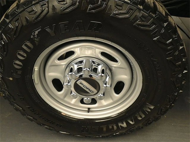 New 2026 Ford F250 XL w/ XL Off-Road Package image 9