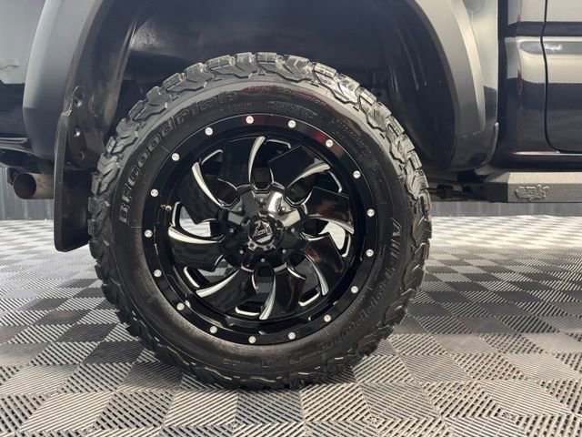 Used 2017 Toyota Tacoma TRD Off-Road AWD/4WD image 34