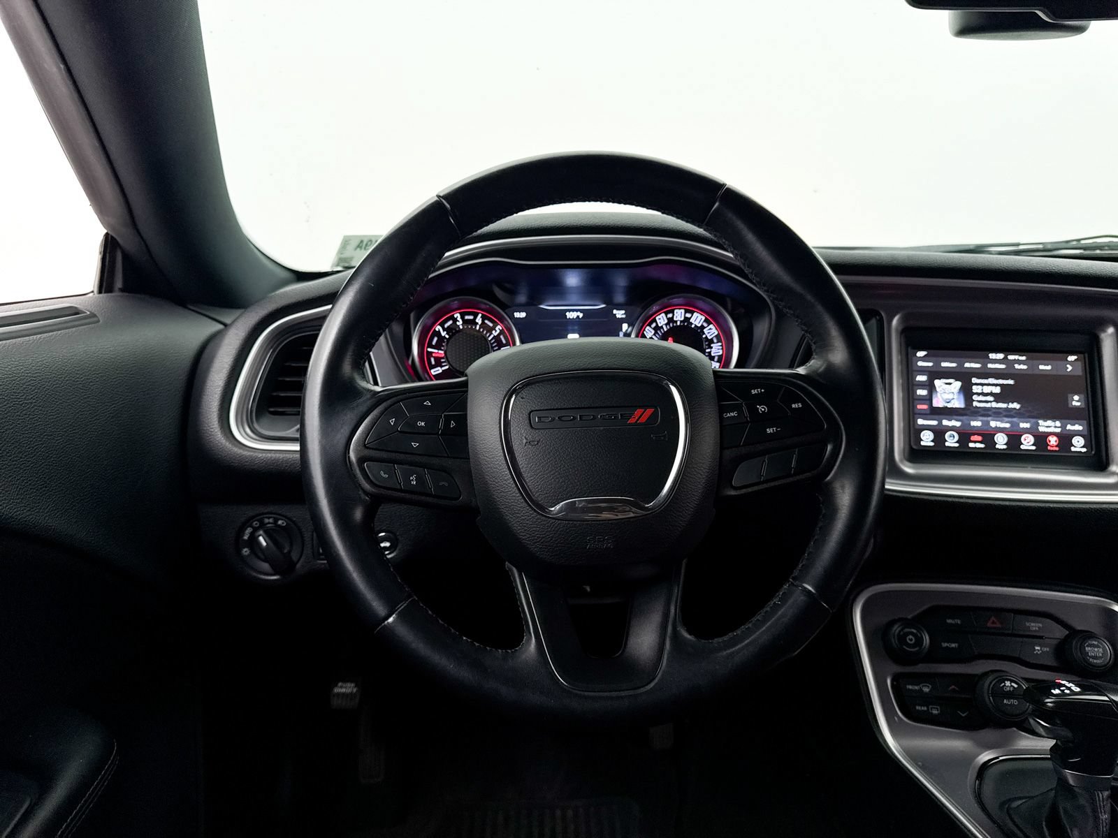 Used 2022 Dodge Challenger SXT RWD image 3