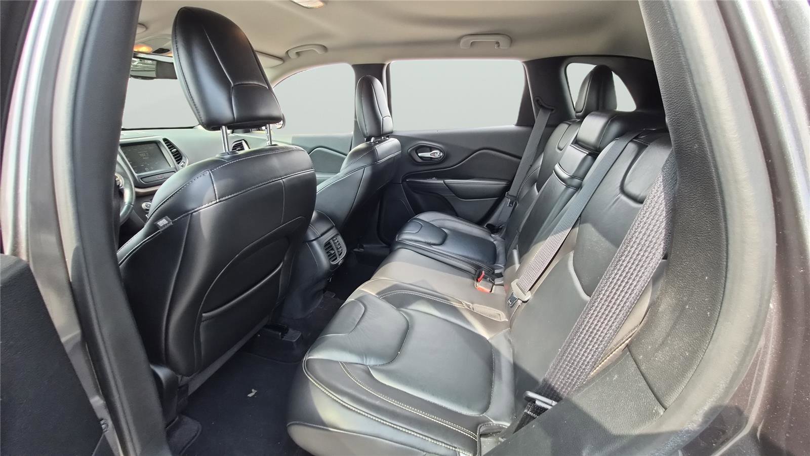 Used 2016 Jeep Cherokee Limited AWD/4WD image 17