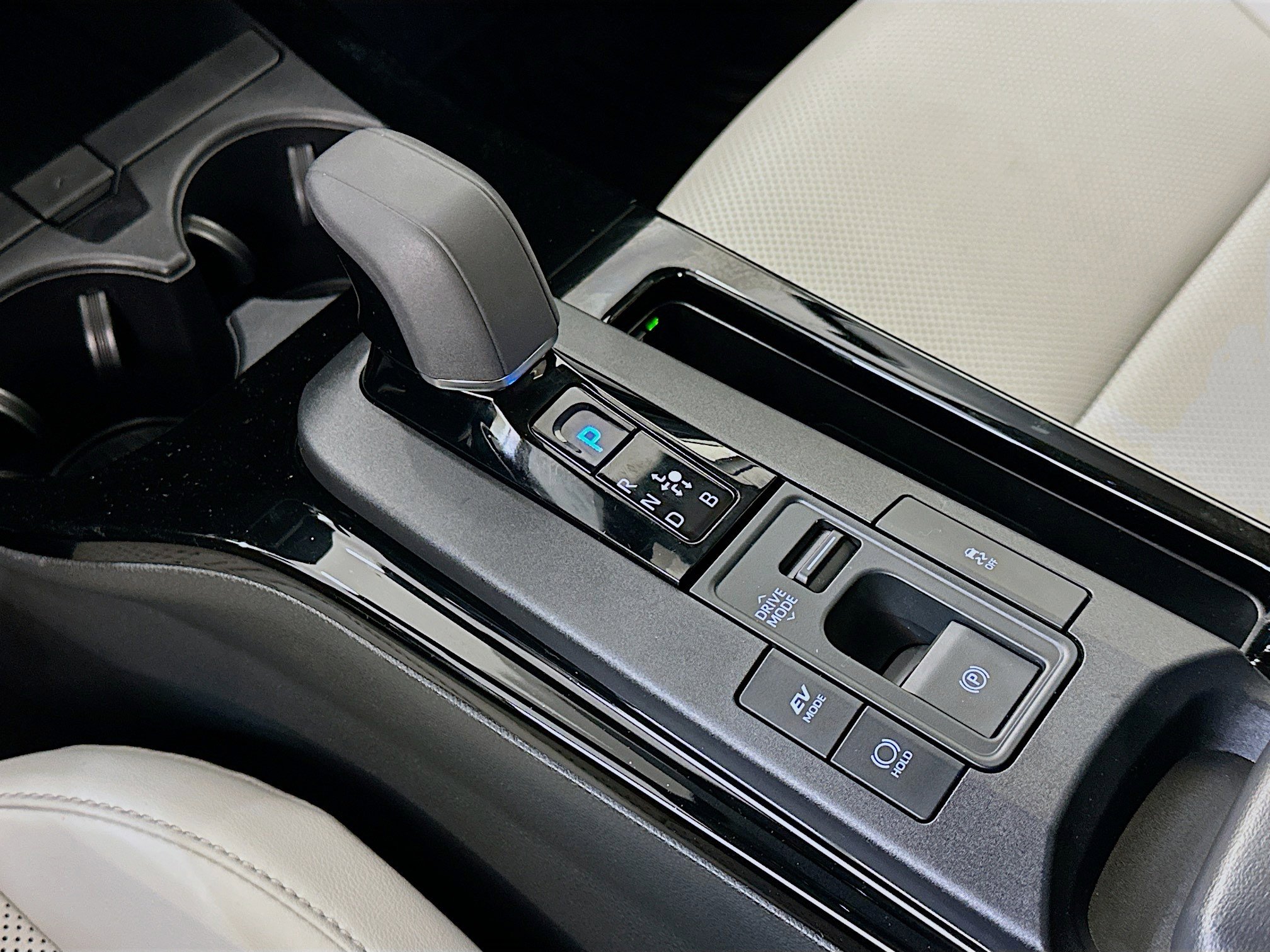 Used 2023 Toyota Prius XLE image 25