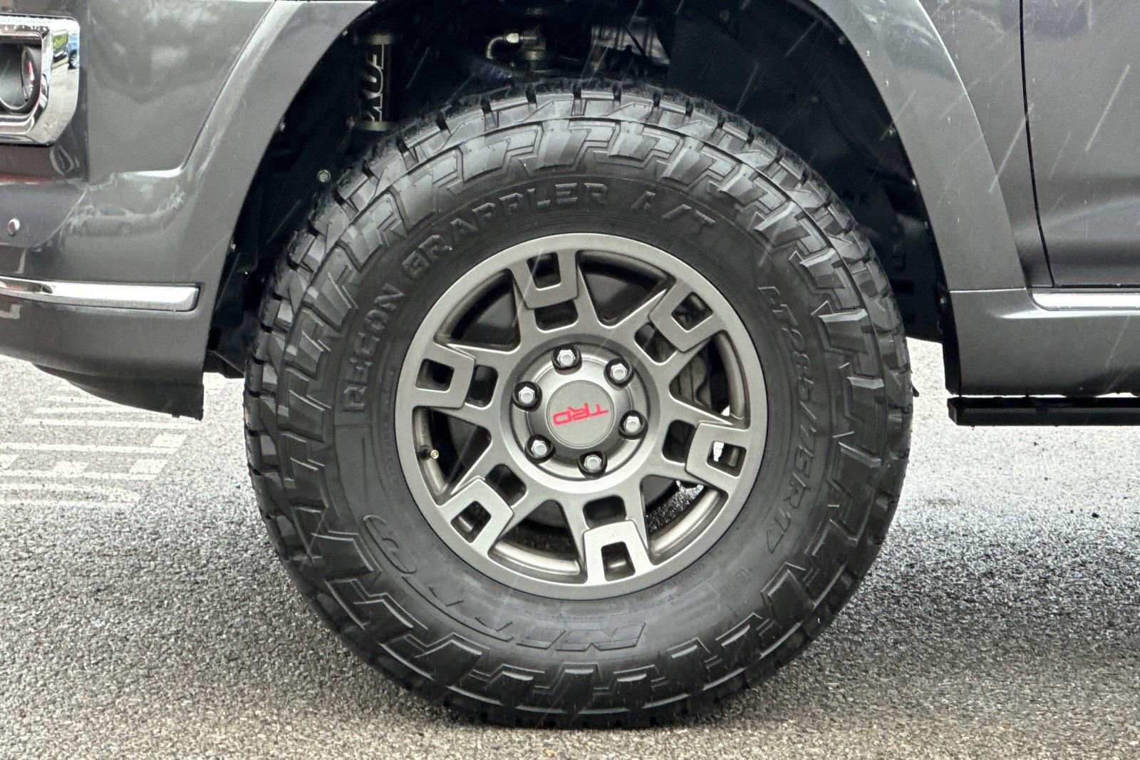 Used 2022 Toyota 4Runner Limited AWD/4WD image 33