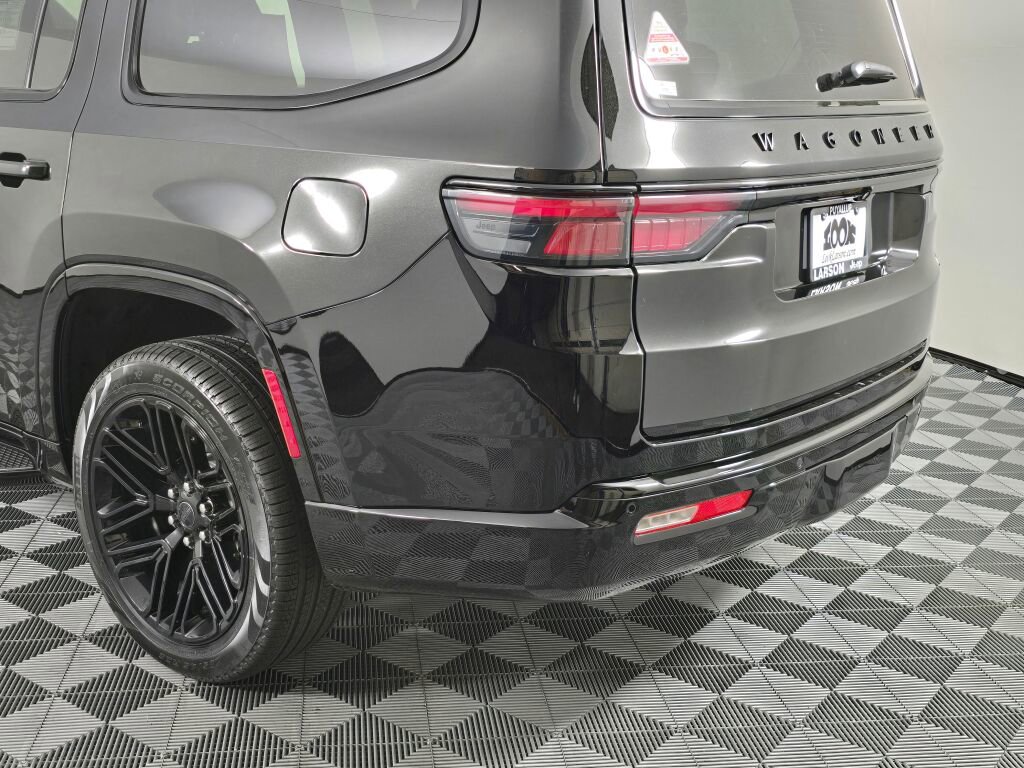 New 2025 Jeep Wagoneer Series II w/ HD Trailer Tow Package image 12