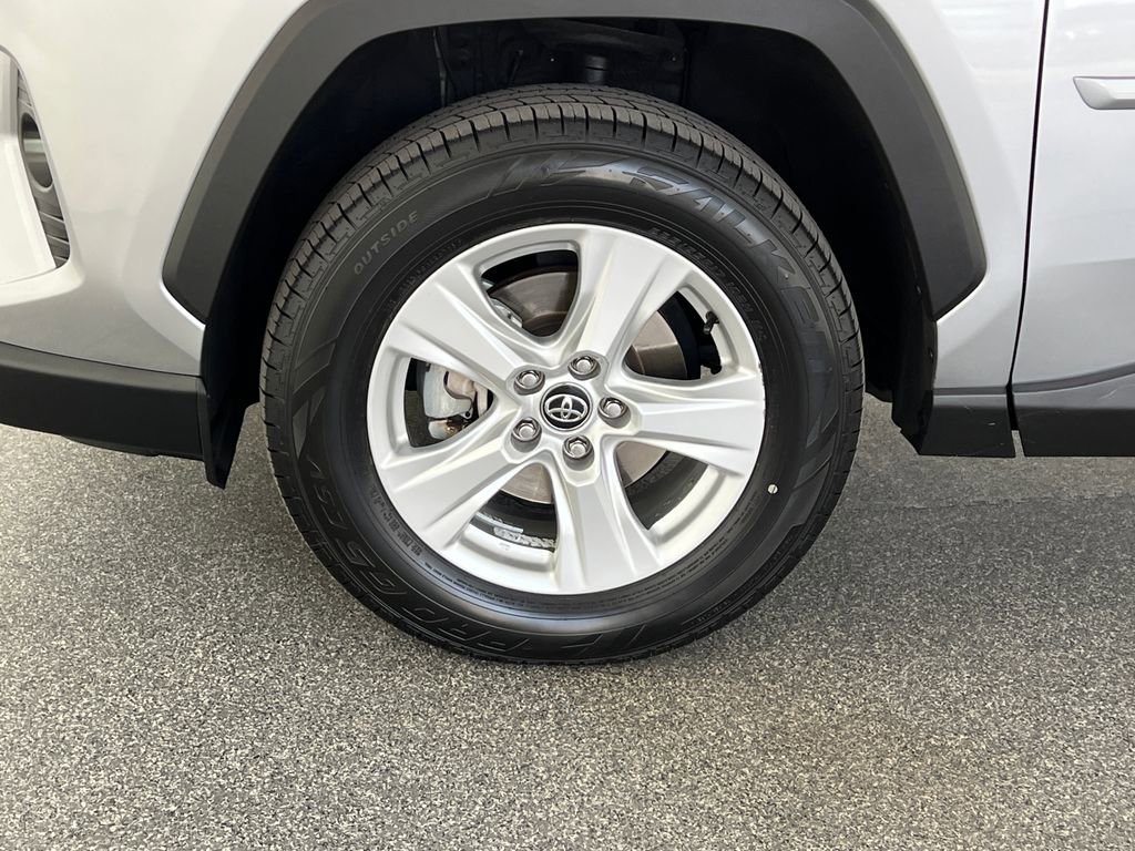 Used 2020 Toyota RAV4 XLE w/ Convenience Package image 28