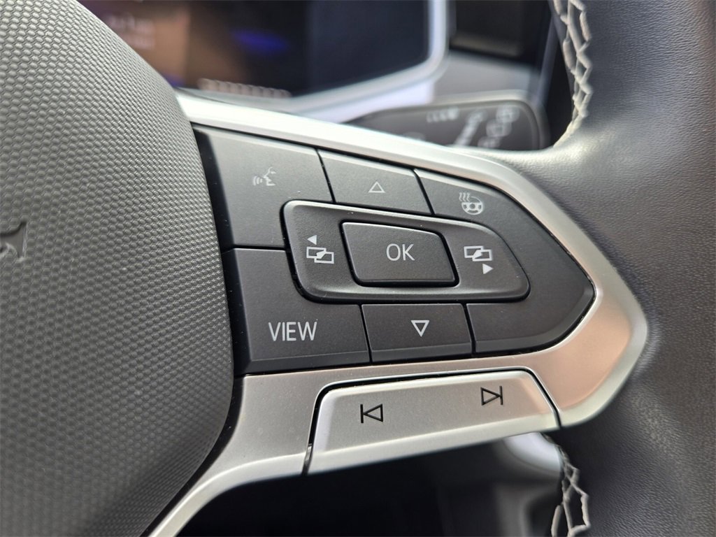 Certified 2025 Volkswagen Taos SE image 26