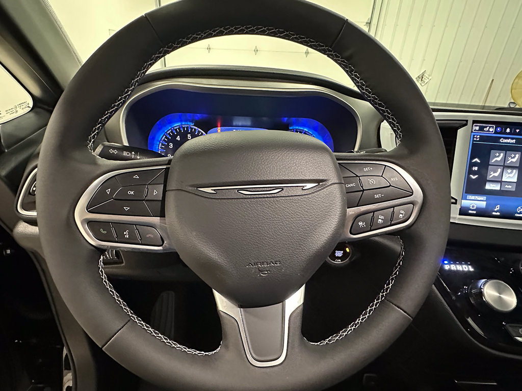 Used 2027 Chrysler Pacifica LX FWD image 36