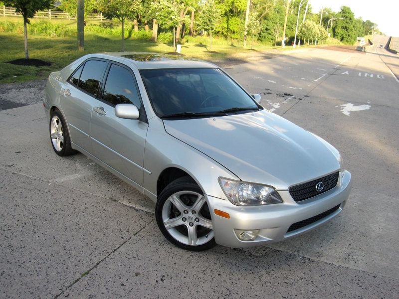 Used 2002 Lexus IS 300 RWD image 2