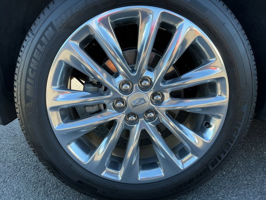 Used 2017 Cadillac XT5 Platinum w/ Driver Assist Package AWD/4WD image 8