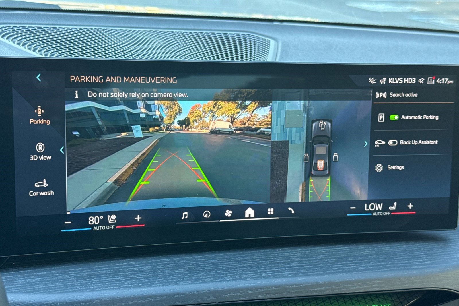 Used 2025 BMW 330i Sedan w/ Premium Package image 25