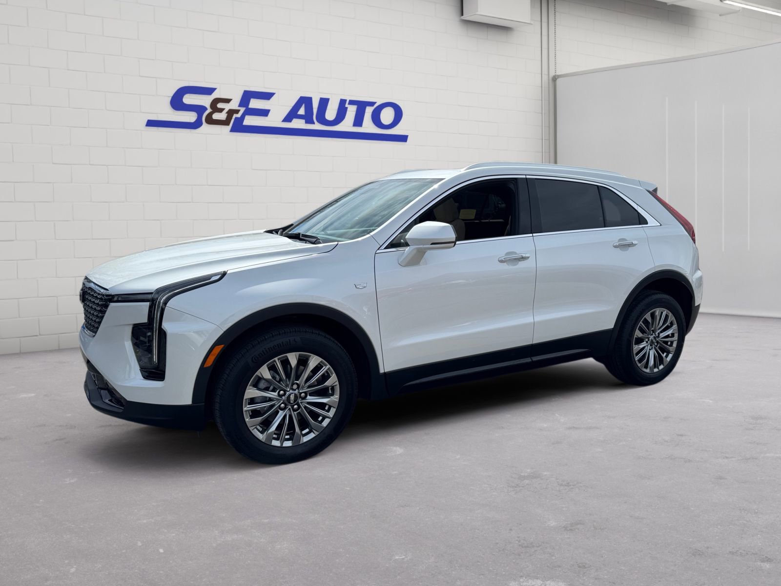 Used 2024 Cadillac XT4 Premium Luxury AWD/4WD image 1