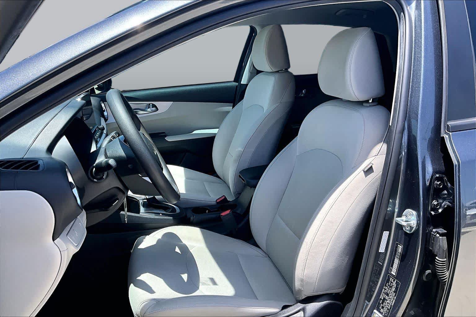 Used 2022 Kia Forte LXS w/ LXS Technology Package FWD image 8
