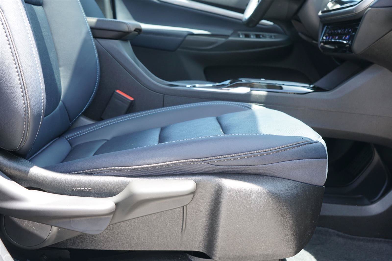 Used 2023 Chevrolet Bolt EUV Premier w/ Sun & Sound Package FWD image 29