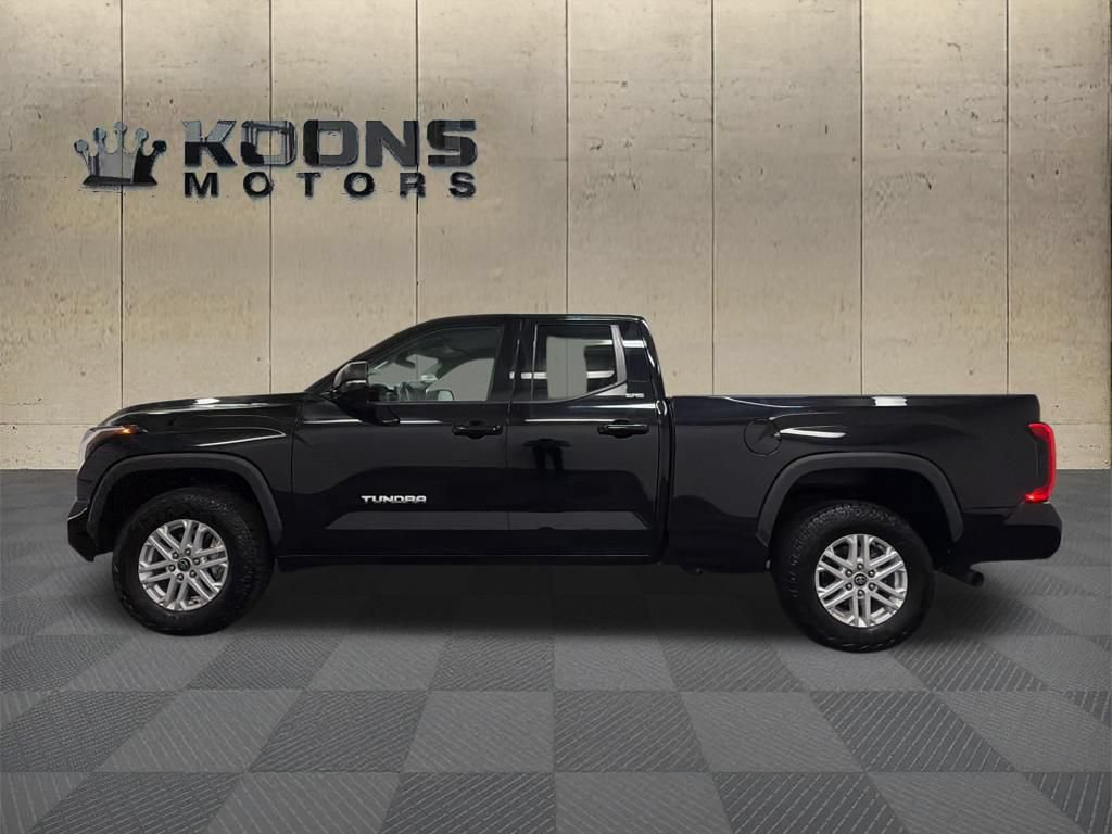 Used 2022 Toyota Tundra SR5 w/ SR5 Premium Package AWD/4WD image 4