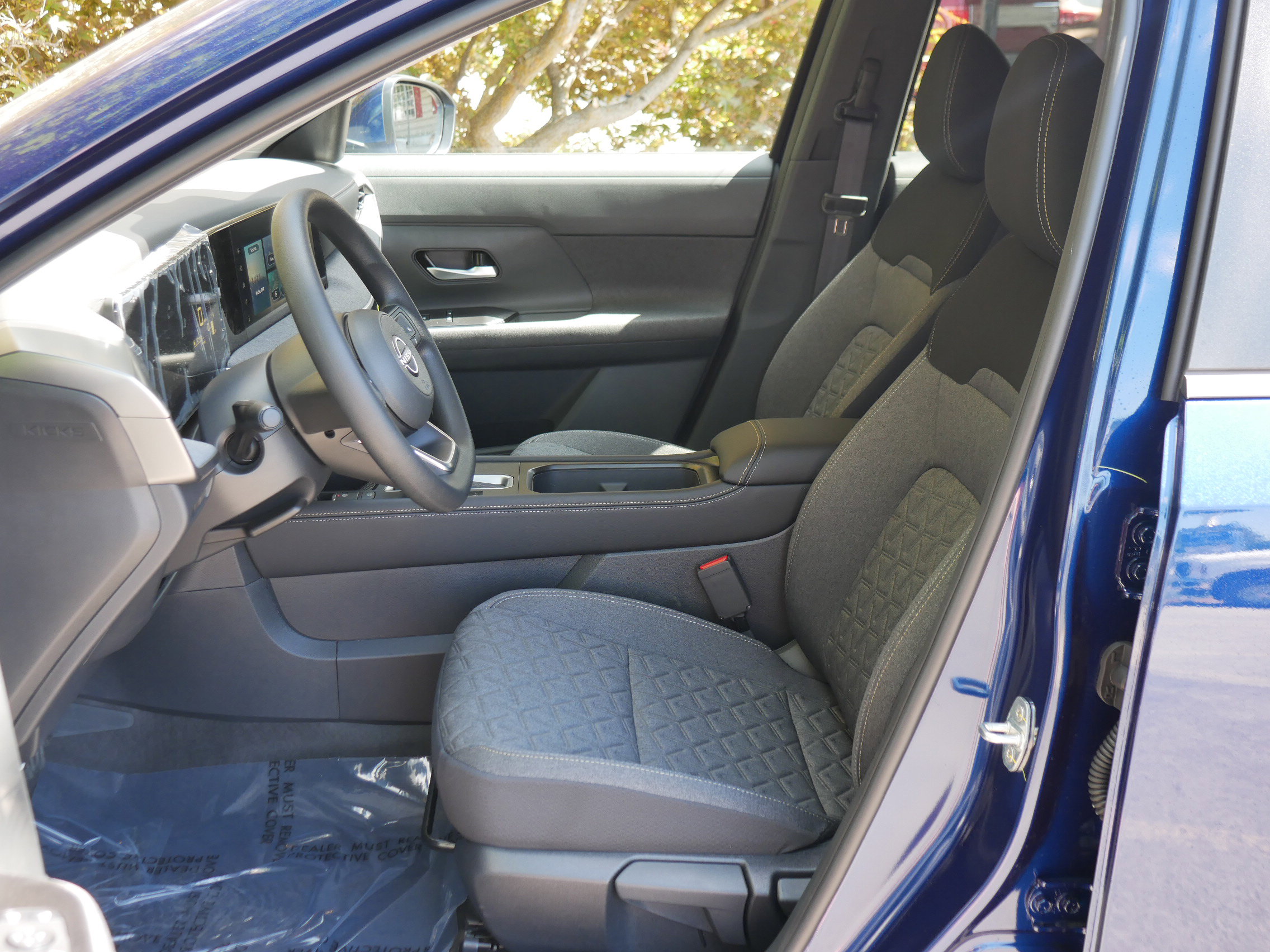 New 2025 Nissan Kicks SV w/ SV Premium Package image 3