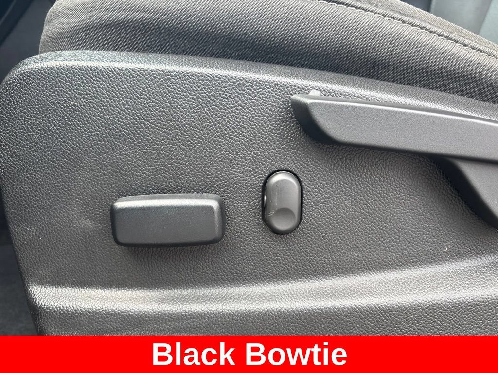 Used 2018 Chevrolet Colorado LT w/ Redline Special Edition AWD/4WD image 19