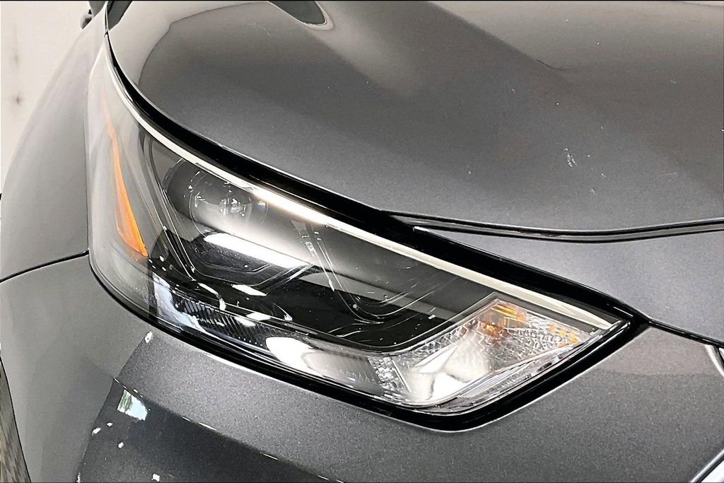 Used 2022 Toyota Highlander XLE image 28