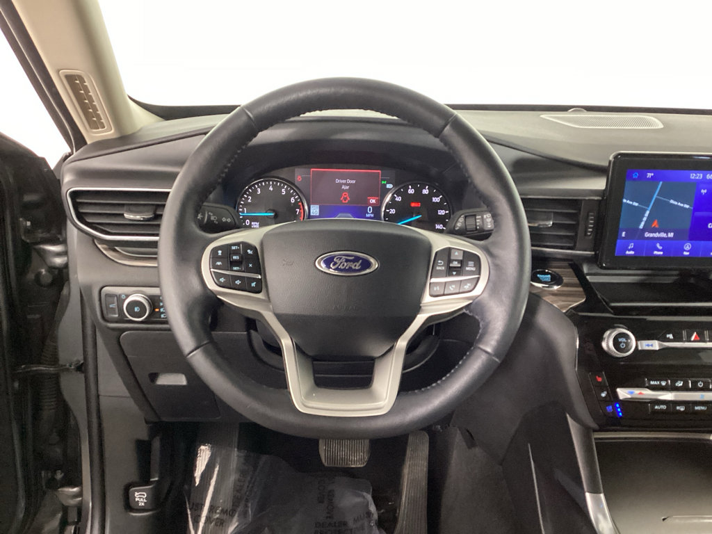 Used 2023 Ford Explorer Limited w/ Equipment Group 301A AWD/4WD image 23