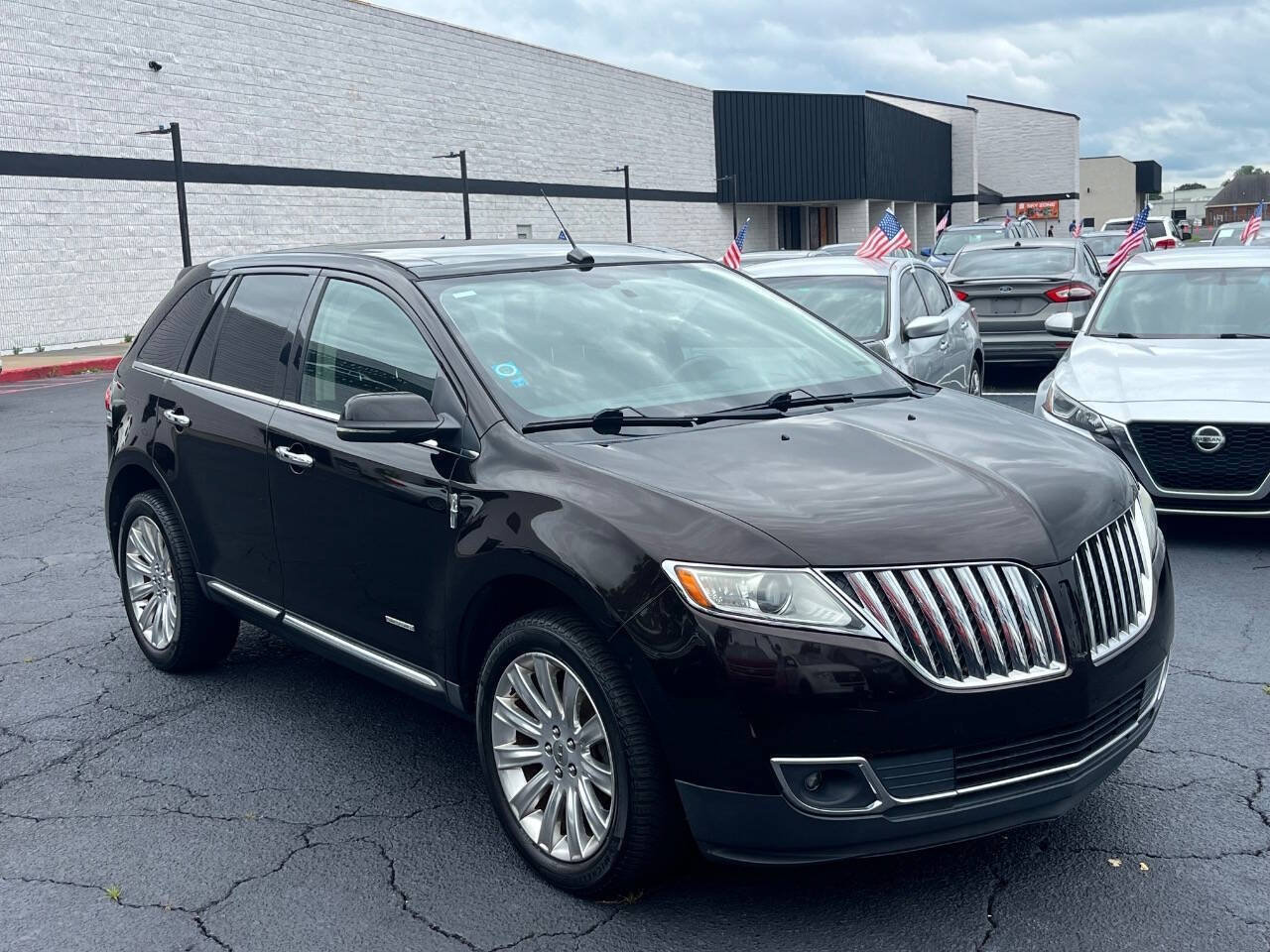 Used 2013 Lincoln MKX FWD image 3