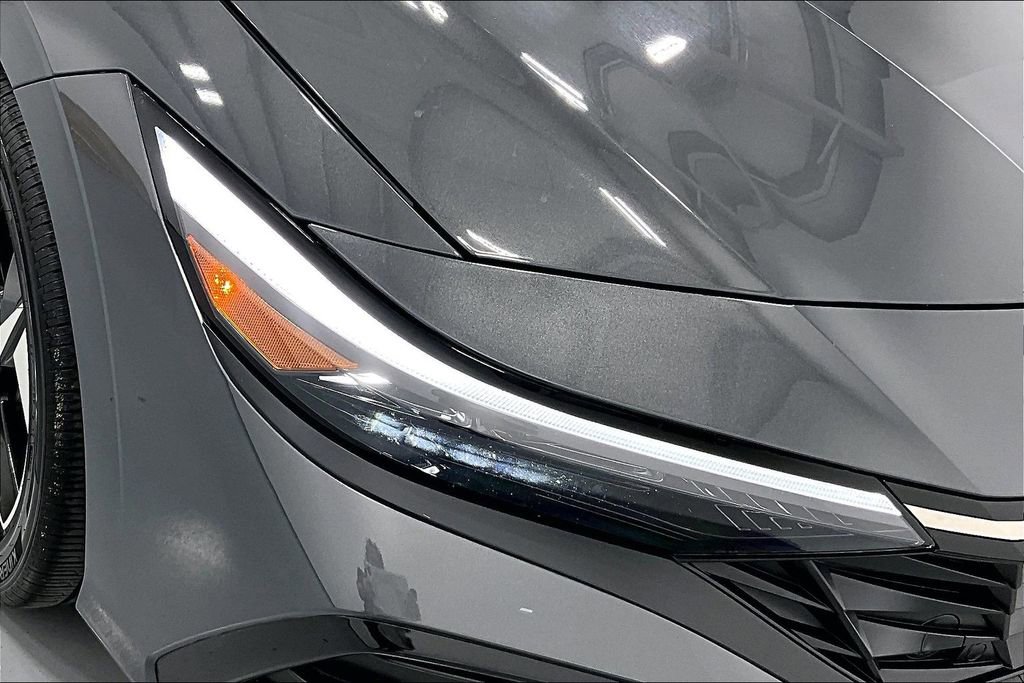 Certified 2025 Hyundai Elantra SEL image 37