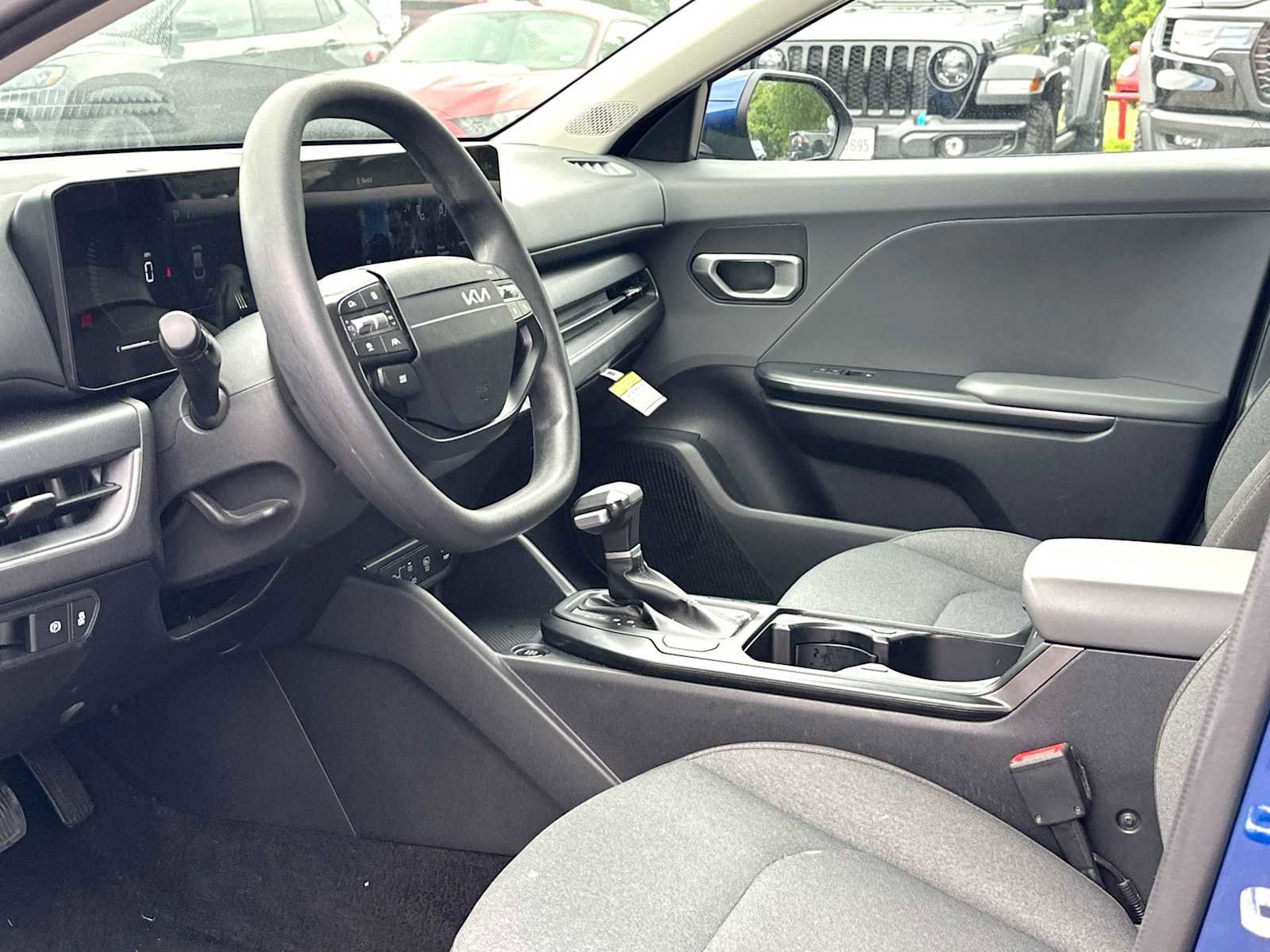 Used 2025 Kia K4 LXS image 18
