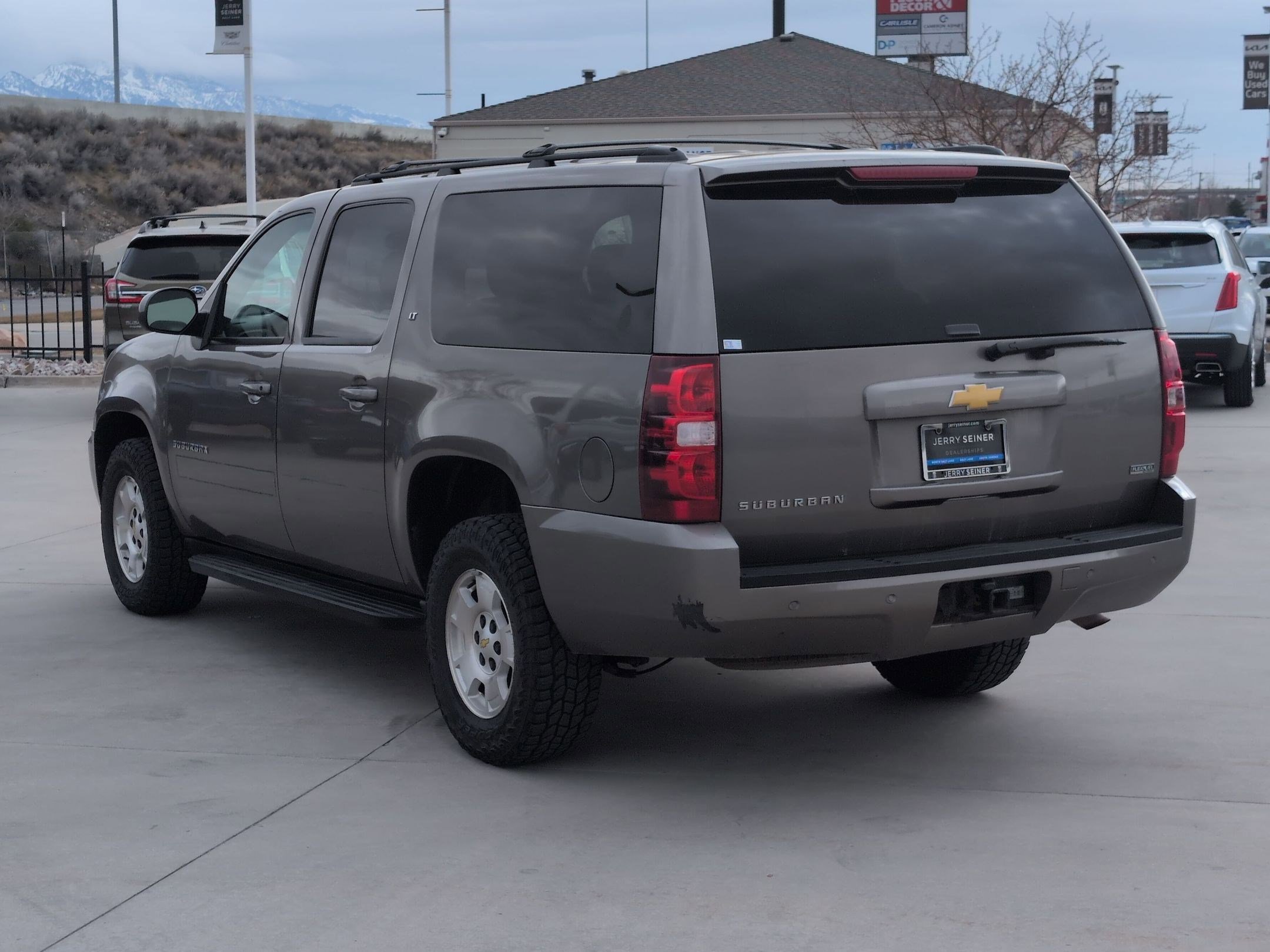 Used 2012 Chevrolet Suburban LT image 3