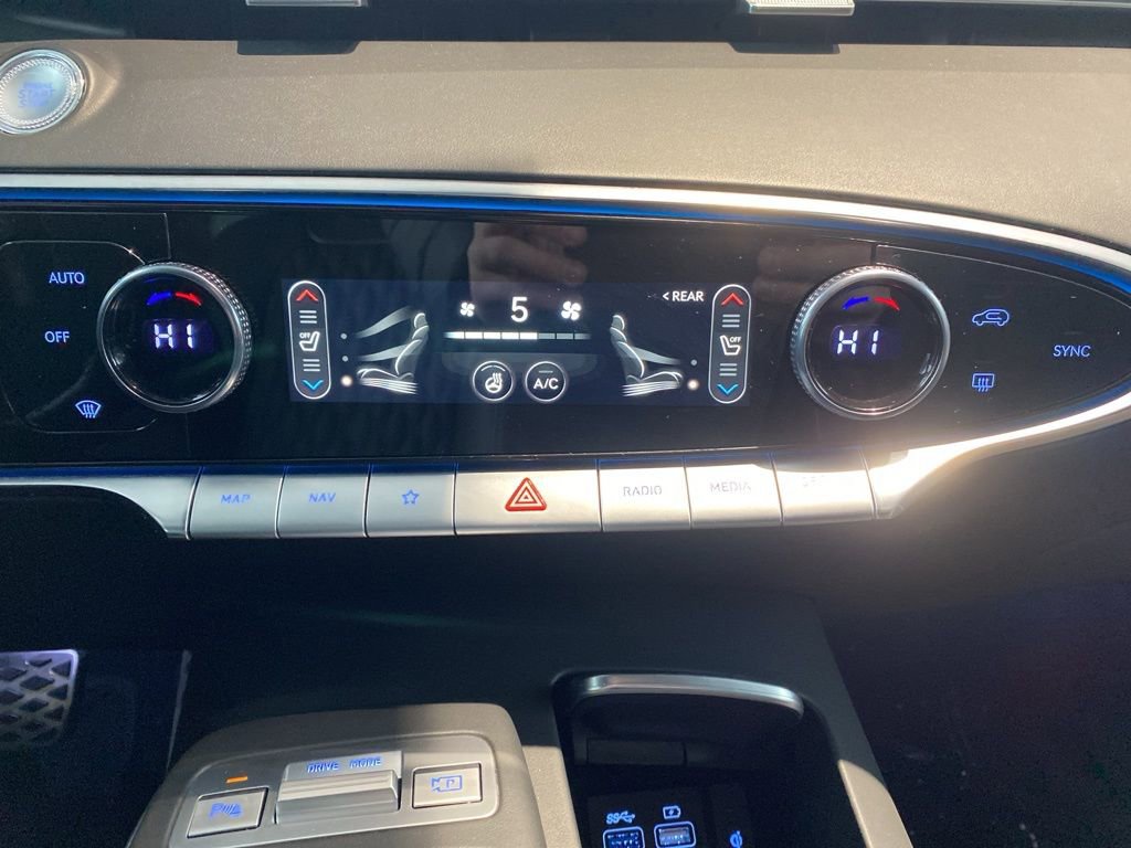 Certified 2025 Genesis GV70 3.5T Sport w/ Sport Advanced Package AWD/4WD image 10