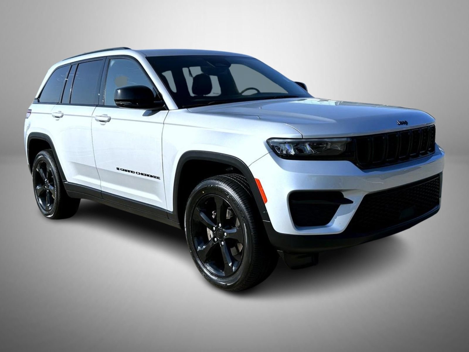Used 2023 Jeep Grand Cherokee Altitude AWD/4WD image 3