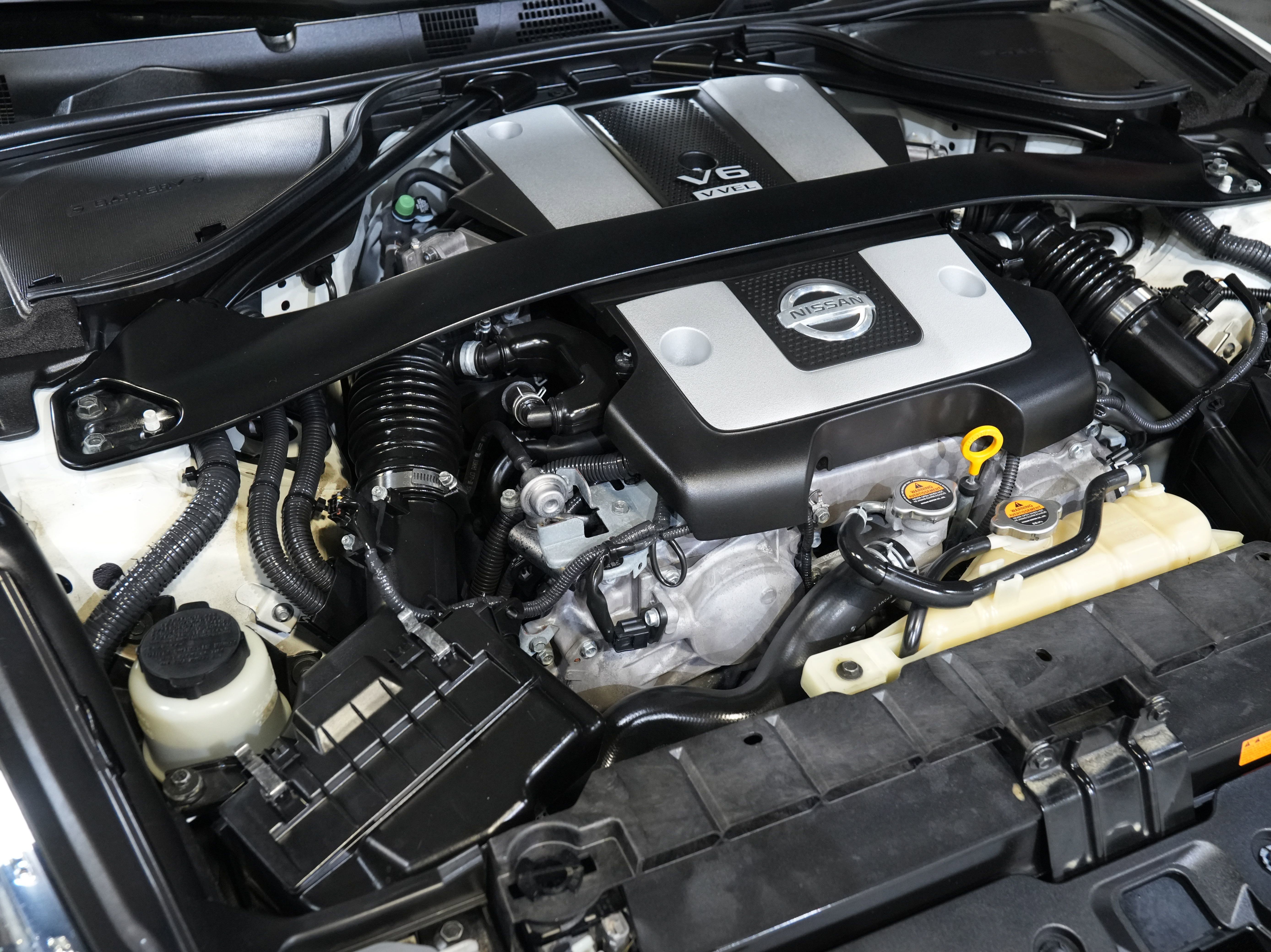 Used 2016 Nissan 370Z Touring RWD image 37