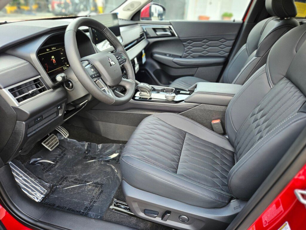 New 2025 Mitsubishi Outlander SEL image 17