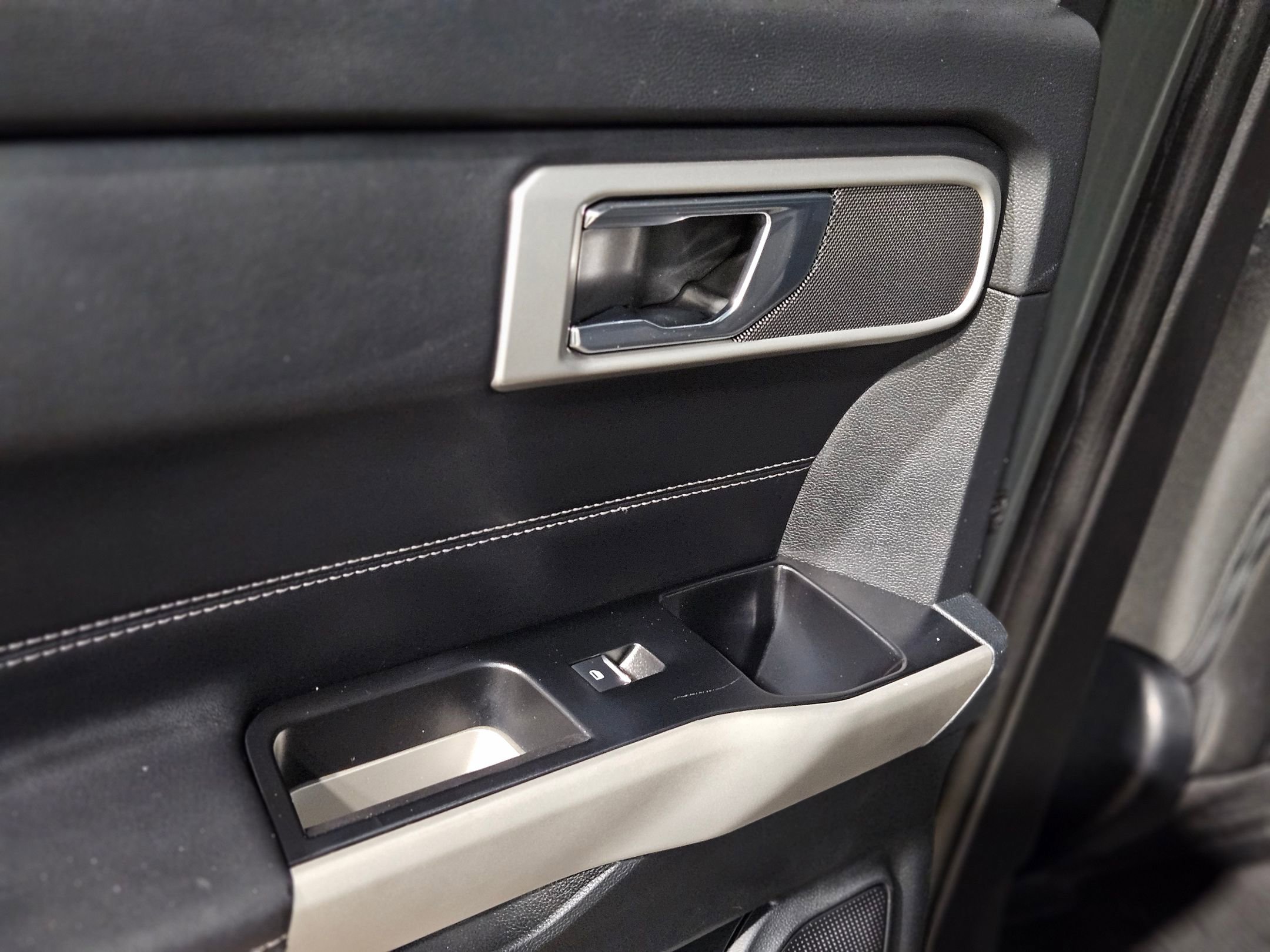 Used 2023 Ford Explorer XLT image 34