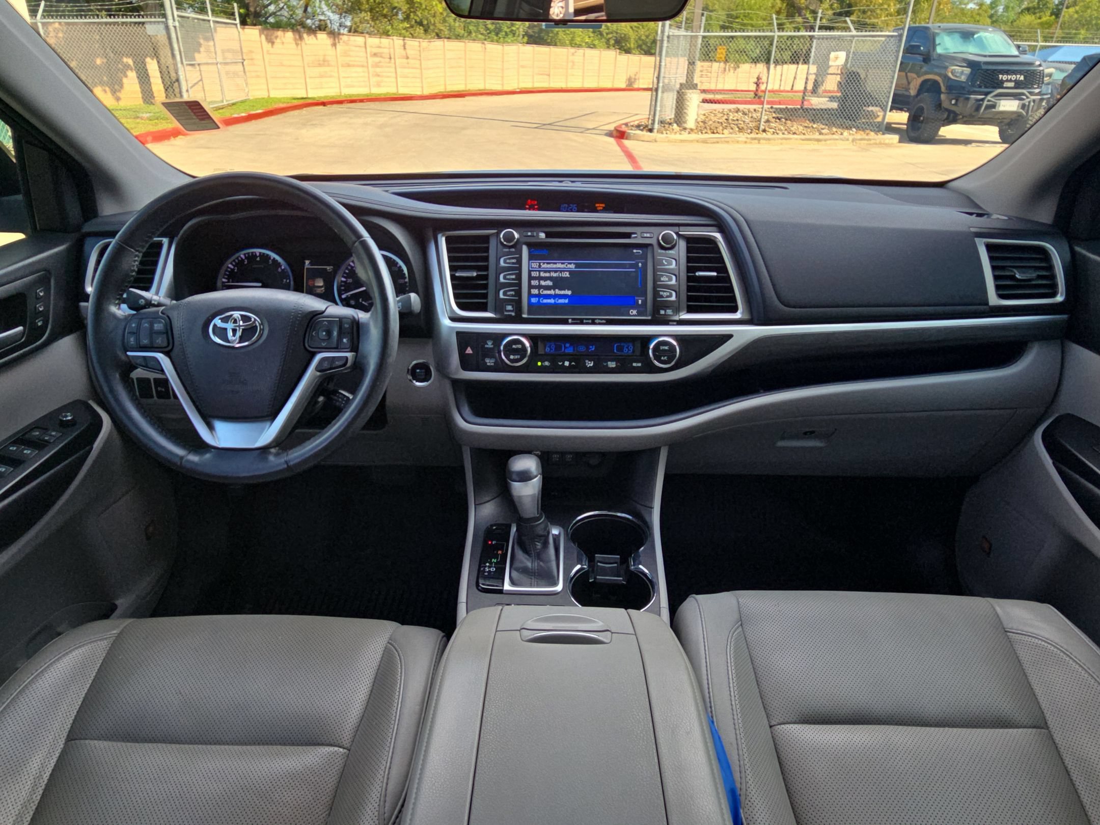 Used 2018 Toyota Highlander Limited FWD image 16