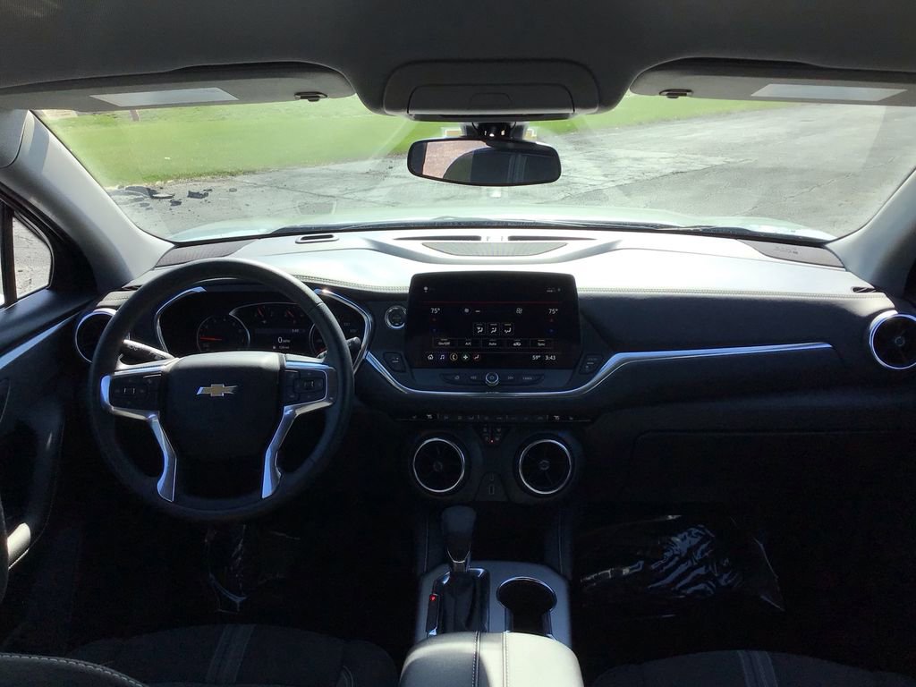 Used 2025 Chevrolet Blazer LT image 21