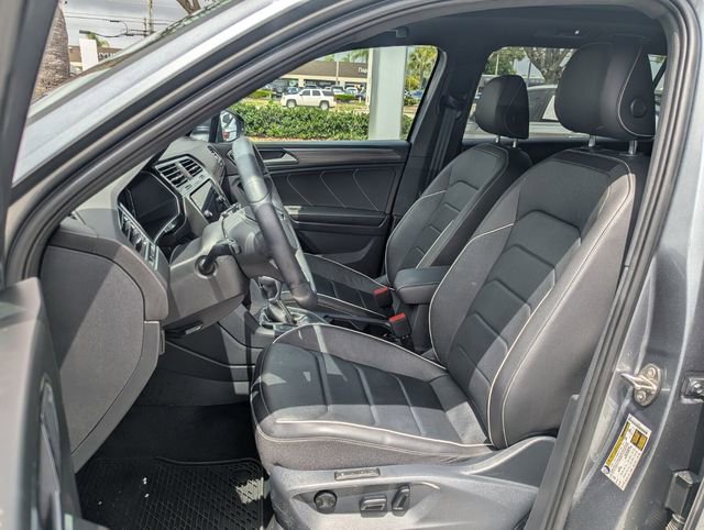 Certified 2022 Volkswagen Tiguan SEL R-Line image 12