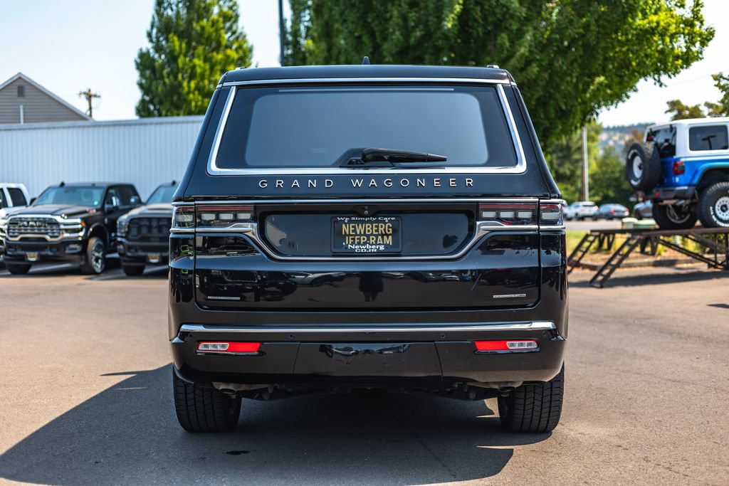 Used 2022 Jeep Grand Wagoneer Series III w/ Flexible Seating Group AWD/4WD image 8