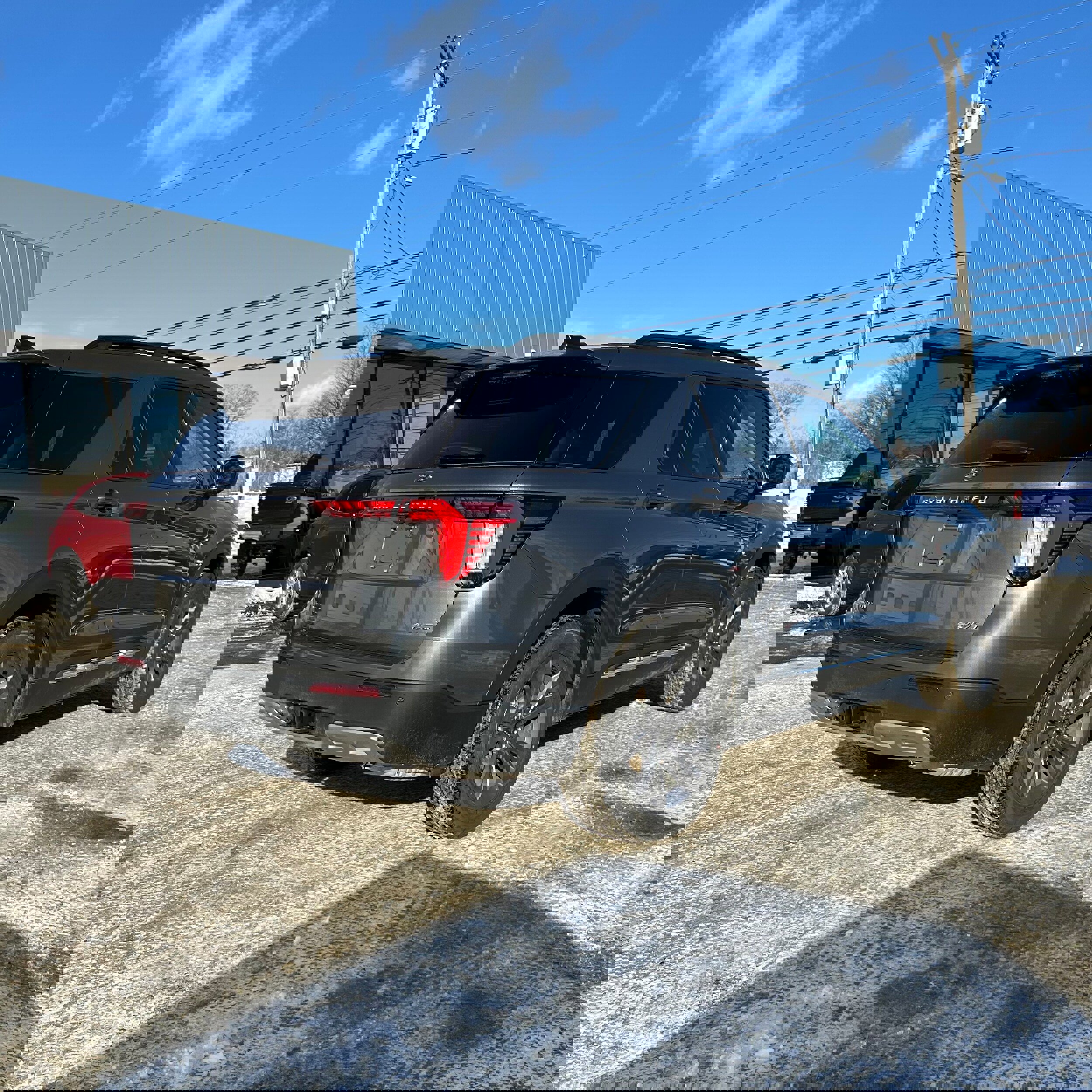 Used 2025 Ford Explorer Active w/ Active Comfort Package image 3