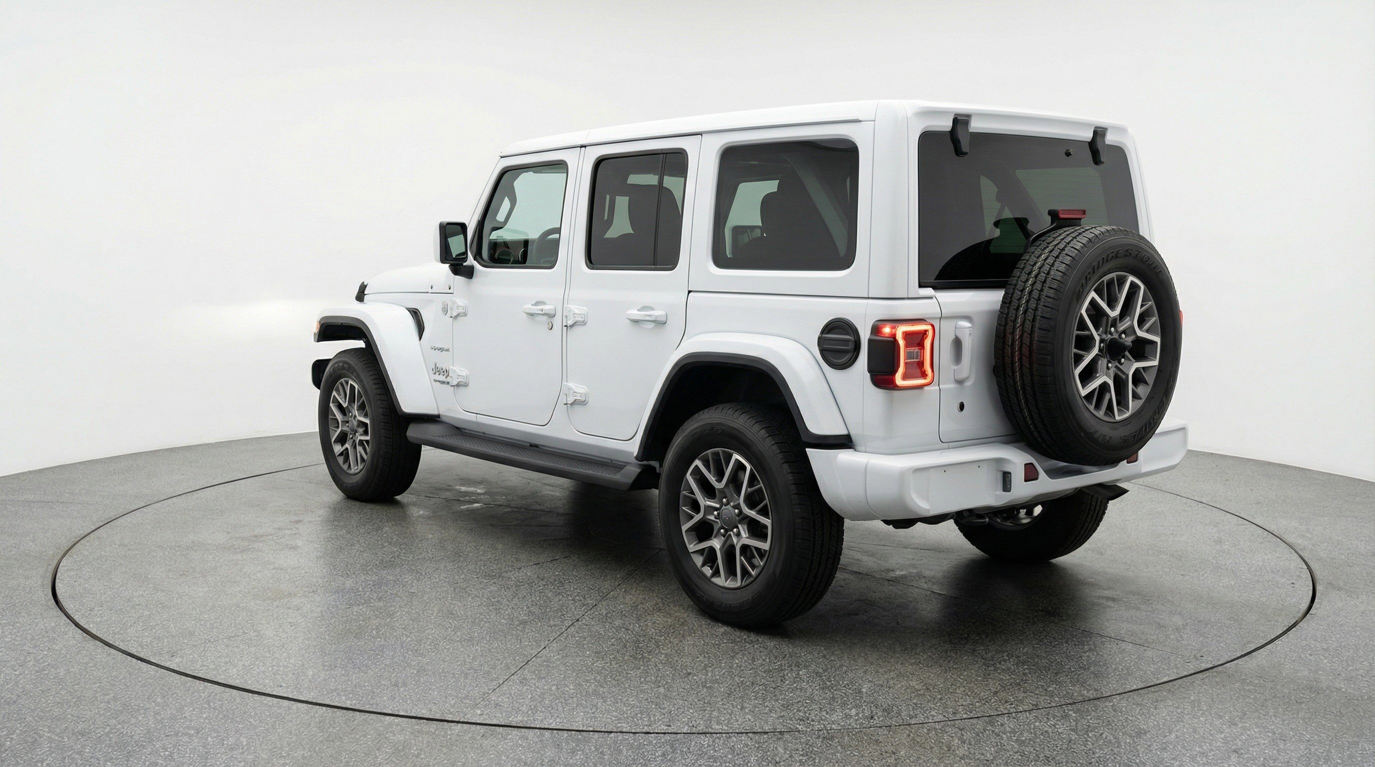Used 2025 Jeep Wrangler Sahara image 6