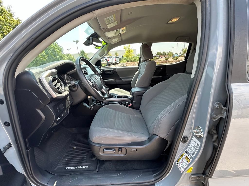 Used 2020 Toyota Tacoma SR5 AWD/4WD image 9