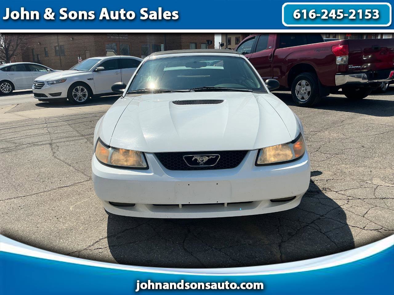 Used 2000 Ford Mustang Convertible RWD image 1