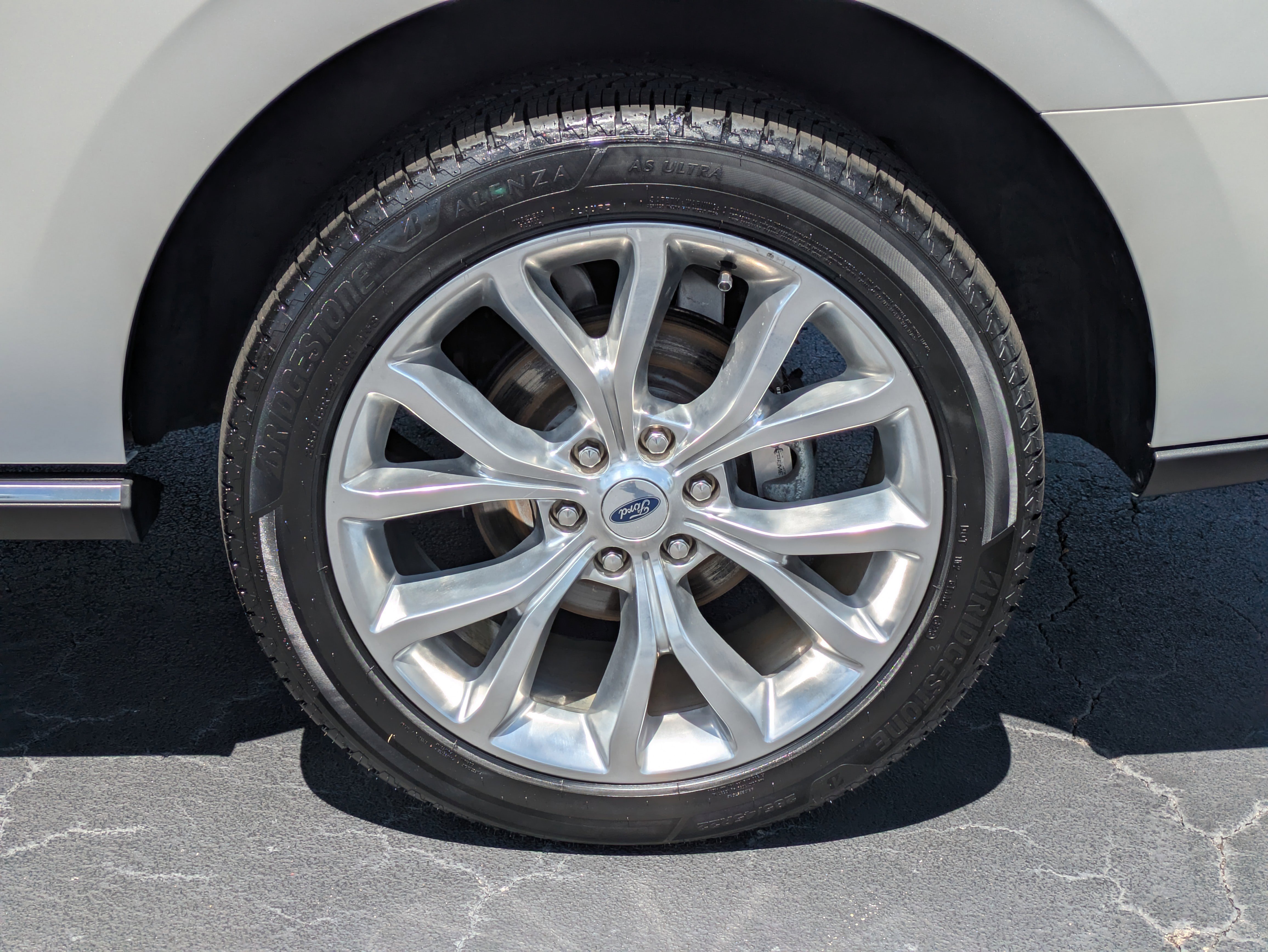 Used 2019 Ford Expedition Limited w/ Equipment Group 302A AWD/4WD image 10