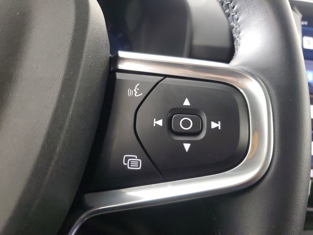 Certified 2025 Volvo XC40 B5 Plus image 27